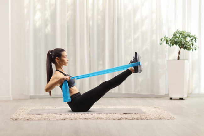 mách bạn cách sử dụng dây tập yoga cho các động tác khó