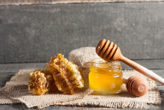 theo ý kiến của chuyên gia, 5 lợi ích của mật ong bạn nhất định phải biết
