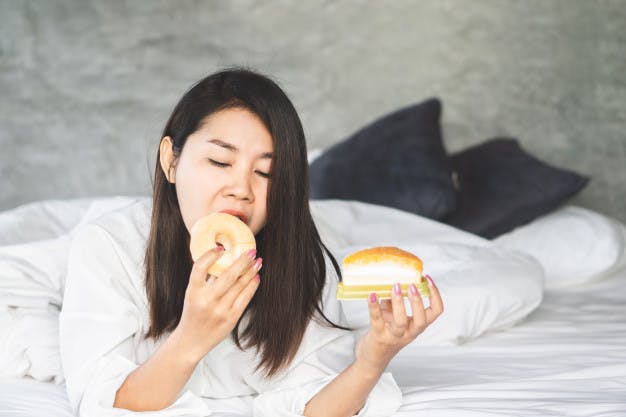 3 cách cực dễ ngăn cơn thèm ăn khuya – “thủ phạm” gây tăng cân
