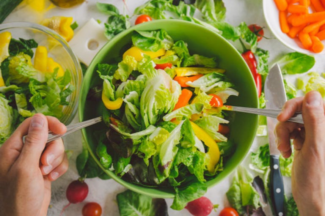 cách làm salad giảm cân ngon tuyệt với 6 nguyên tắc cơ bản