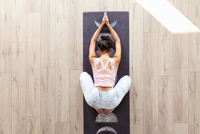 gợi ý các bài tập yoga sau sinh giúp mẹ nhanh hồi phục