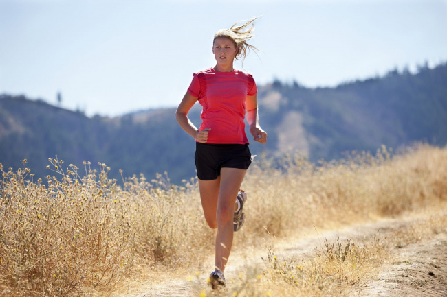 chạy bộ 30 phút giảm bao nhiêu calorie? yếu tố nào sẽ tạo ảnh hưởng?