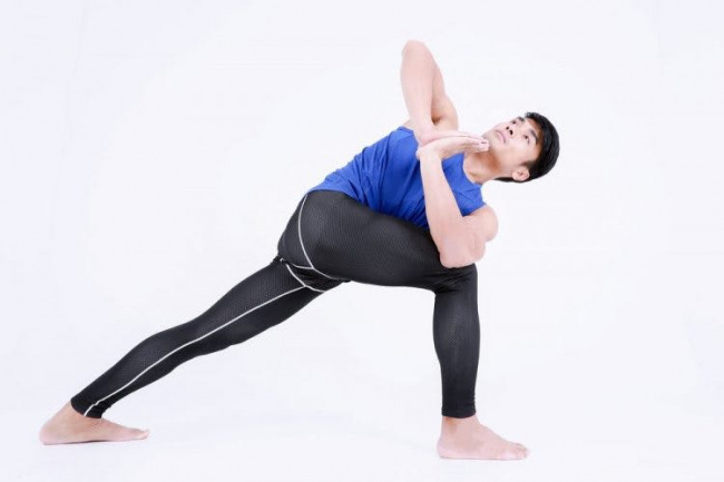 yoga cho nam – bí quyết duy trì bản lĩnh phái mạnh