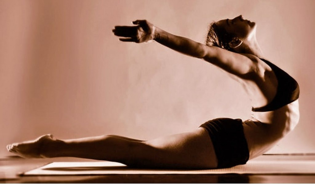 bikram yoga là gì – điểm danh 10 lợi ích bất ngờ của loại hình này