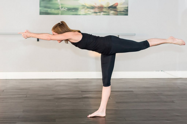 bikram yoga là gì – điểm danh 10 lợi ích bất ngờ của loại hình này