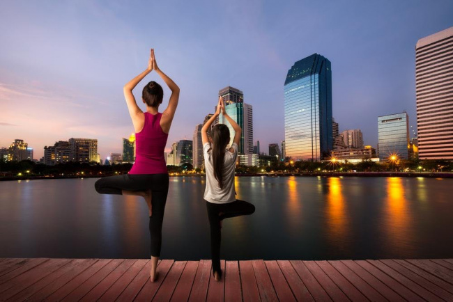 10 tư thế yoga đứng giúp tăng sức mạnh và sự dẻo dai