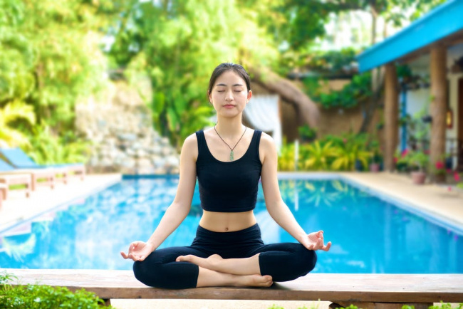 5 tư thế yoga chữa mất ngủ giúp cân bằng năng lượng