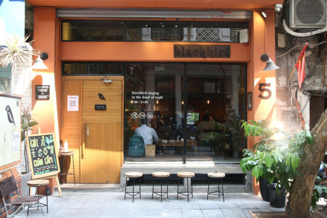 cafe, hanoi coffee, traveling hanoi, three quiet cafes in the heart of hanoi