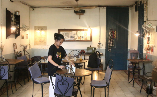 cafe, hanoi coffee, traveling hanoi, three quiet cafes in the heart of hanoi