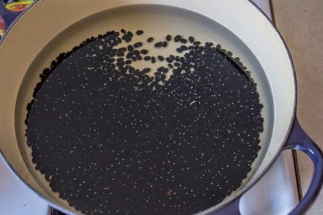 cách nấu chè đậu đen bằng nồi cơm điện mềm ngon cực đơn giản