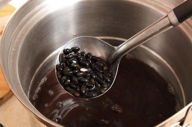 cách nấu chè đậu đen mau mềm, thơm ngon cực dễ
