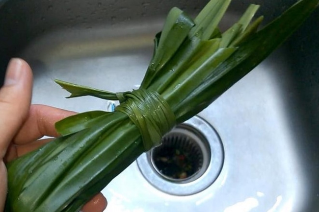 cách nấu nha đam đường phèn lá dứa thơm mát để giải nhiệt