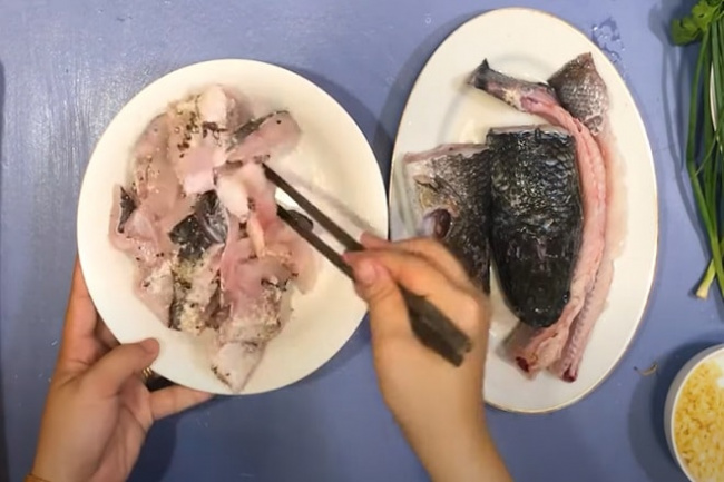 cách nấu bún cá lóc với nước dùng ngọt từ chân giò heo