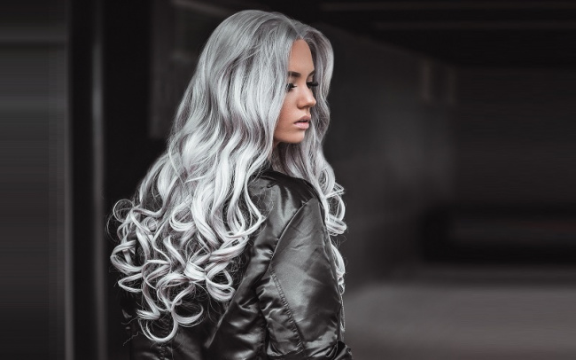 Nhuộm tóc bạc bền và đẹp: Bạn đang muốn nhuộm tóc bạc nhưng e ngại về sự bền đẹp của màu sắc và tác hại của hóa chất? Hãy để chúng tôi giúp bạn giải quyết vấn đề đó. Xem ngay hình ảnh liên quan để tìm hiểu về các loại màu nhuộm tóc bạc bền và đẹp nhất.