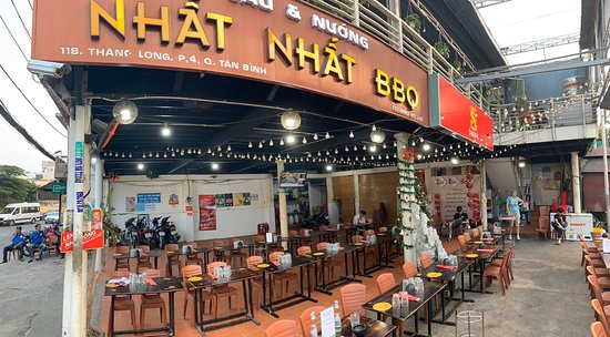 Nhất Nhất BBQ: nhà hàng lẩu nướng nổi tiếng Sài Gòn