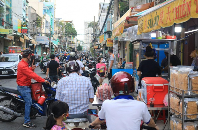 Phố sủi cảo nức tiếng Sài Gòn sáng đèn ‘bình thường mới’