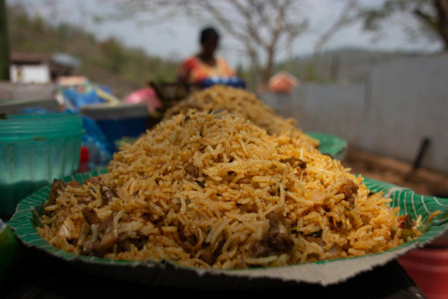 ẩm thực gà nướng ống tre độc đáo của người adivasis