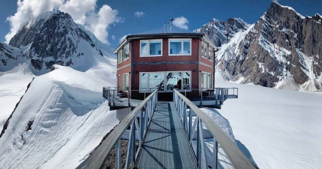 Khách sạn hẻo lánh nhất thế giới, ngày đi bộ trên sông băng, đêm ngắm cực quang