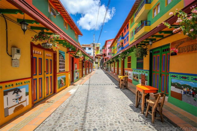 thị trấn “thần tiên” nhiều màu sắc sặc sỡ nhất thế giới