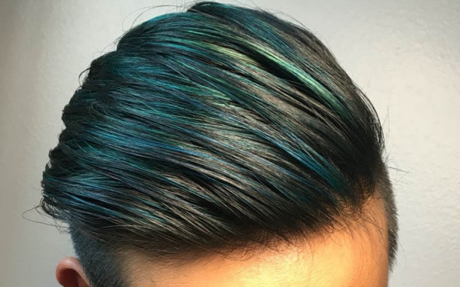 Nếu bạn muốn nâng cao phong cách của mình và sở hữu một kiểu tóc độc đáo, nhuộm tóc màu xanh đen là một lựa chọn tuyệt vời cho bạn. Hãy xem hình ảnh liên quan để tìm cách làm cho màu tóc này trông tuyệt đẹp và phù hợp với phong cách của bạn nhất.