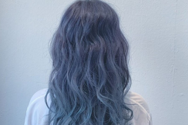 5 kiểu nhuộm tóc giấu màu xanh dương HOT trend nhất 2023
