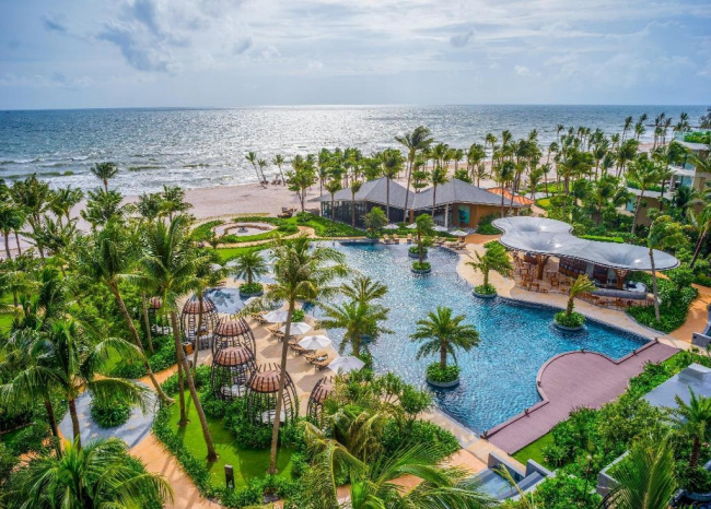 beautiful resorts and hotels in vietnam, luxury swimming pool. luxury resort, nice swimming pool, pool, summer travel 2022, summer vacation, top 10 most beautiful luxury swimming pools in vietnam