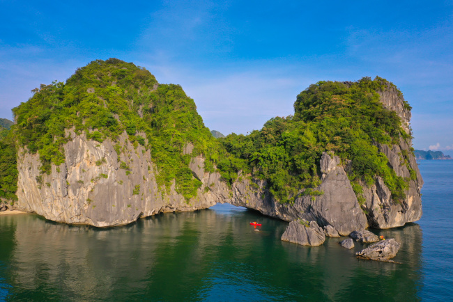 cat ba island, hai phong tourism, island tourism, kayaking, lan ha bay, go to lan ha bay to kayak, discover ang tham- paradise among people