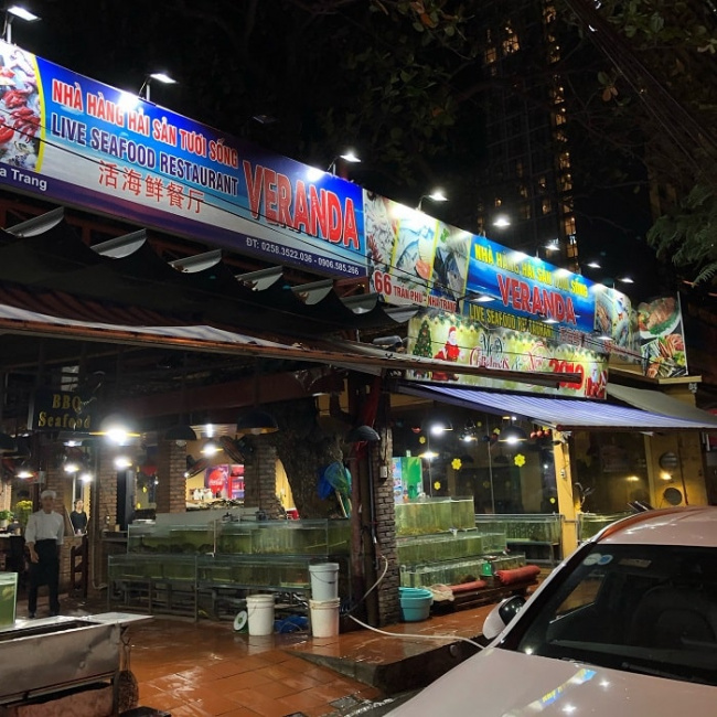 delicious restaurant, nha trang cuisine, nha trang grilled spring rolls, seafood restaurant, delicious seafood restaurants in nha trang attract customers