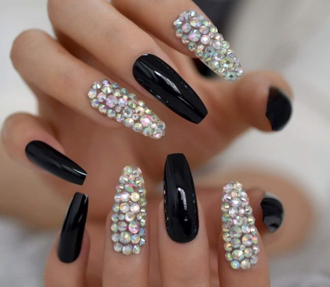 nail đẹp, 30+ mẫu nail màu đen sang chảnh, huyền bí nhất