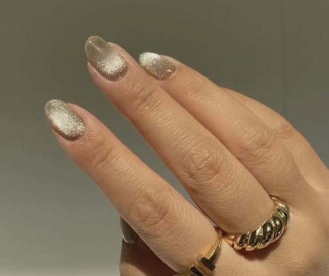 nail đẹp, các mẫu sơn móng tay màu bạc ánh kim đẹp nhất hiện nay