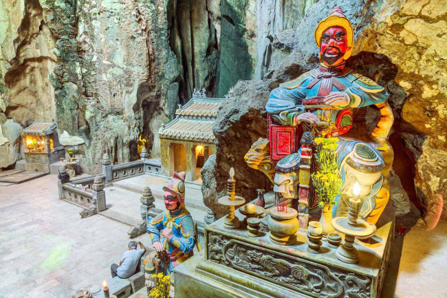 travel guide tohoa nghiem cave in danang, vietnam