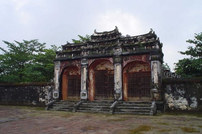 tomb of minh mang with its artistic ideological values