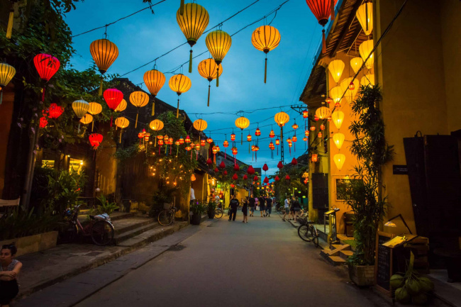 guide to hoi an lantern festival: when & how?