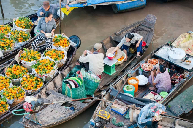 cai rang floating market in can tho, vietnam
