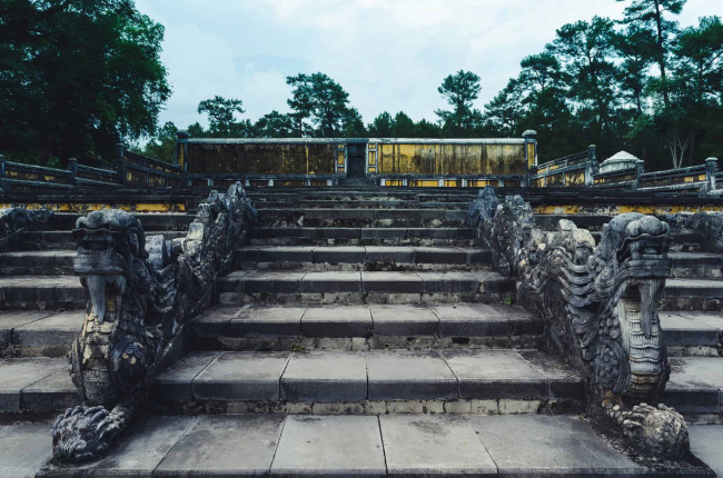 travel guide to tomb of gia long (thien tho lang) in hue