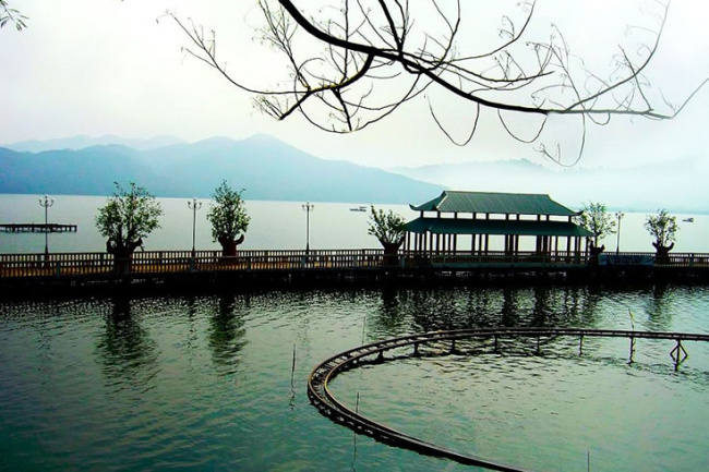 nui coc lake in thai nguyen
