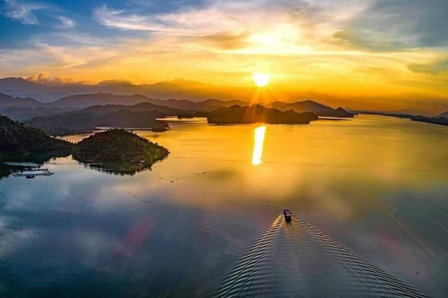nui coc lake in thai nguyen