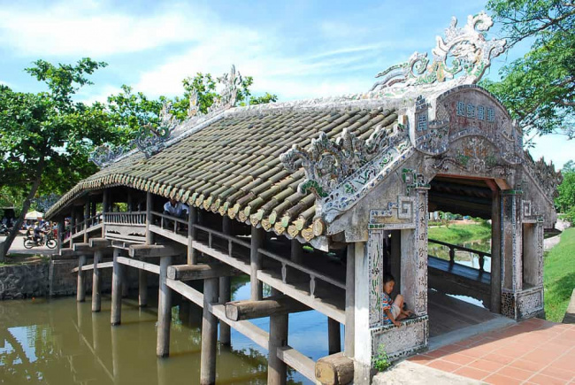 thanh toan tile-roofed bridge in hue: the most ancient in vietnam