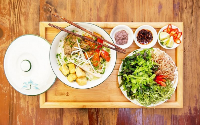 hanoi airport food options & restaurants at terminals