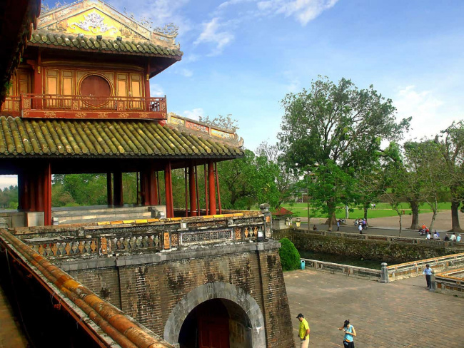 ngo mon gate, hue: echoes of the old imperial day
