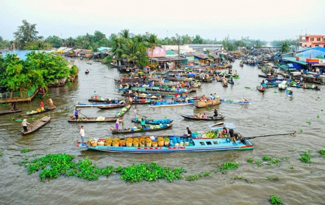 5 famous vietnam floating markets: southern vietnam's charming beauty