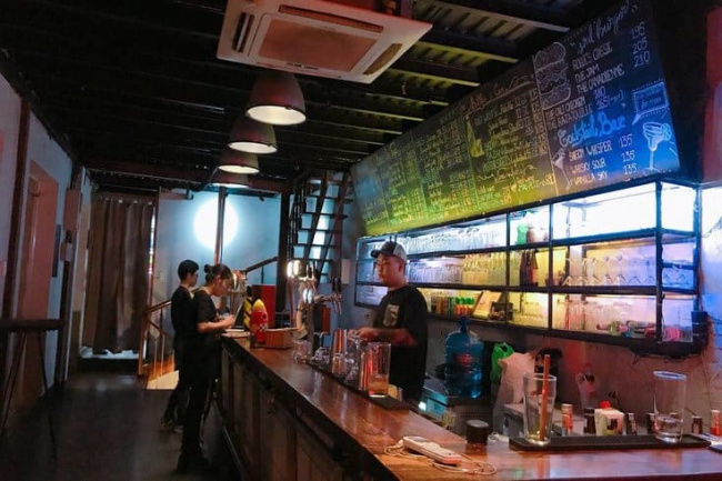 rogue saigon - best bar to enjoy craft beer in saigon