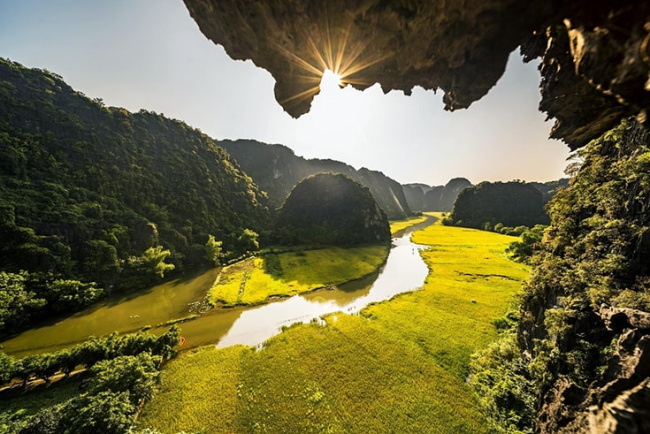 tired of urban pollution? let us escape to mua caves in ninh binh!