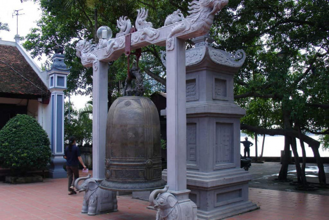 a tale of tay ho temple (phu tay ho) in hanoi
