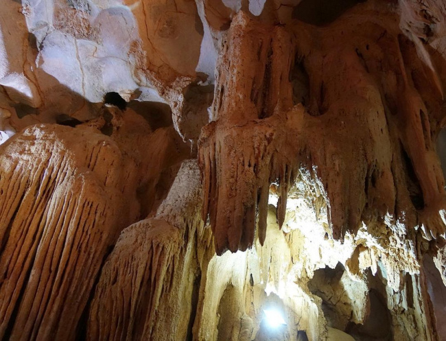 me cung cave: a magnificent maze in halong bay