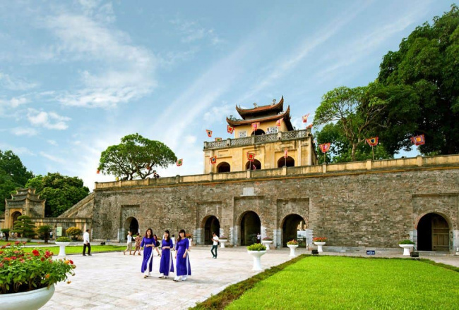 a complete guide to the imperial citadel of thang long, hanoi