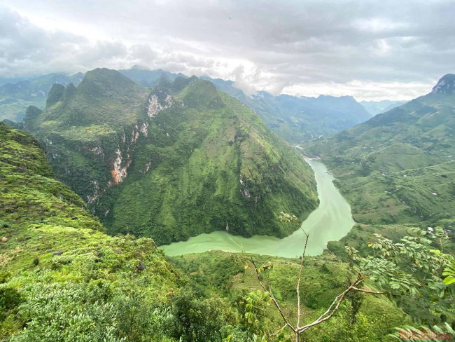 kayak venture on the jaw-dropping nho que river, ha giang