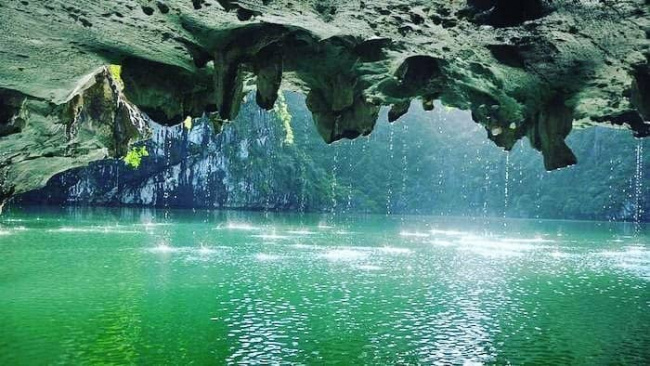 luon cave, a heaven gate in halong bay