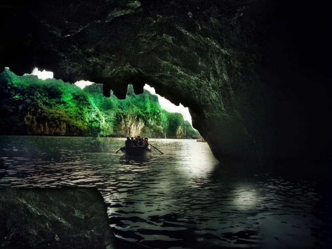 luon cave, a heaven gate in halong bay
