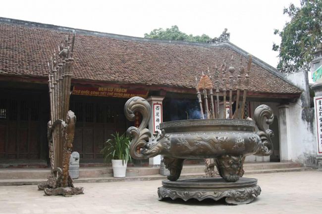 tran temple festival - an atmosphere full of eastern asia spirit